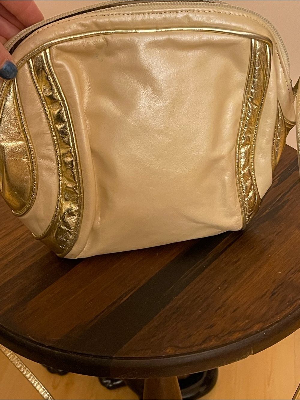 VINTAGE 80s~Cream & Metallic Gold Women's Shoulder Bag - Simple & Chic